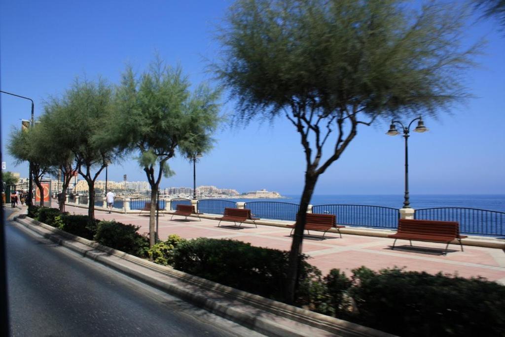 Appartement Picturesque Sliema Pad Steps From The Seafront Extérieur photo